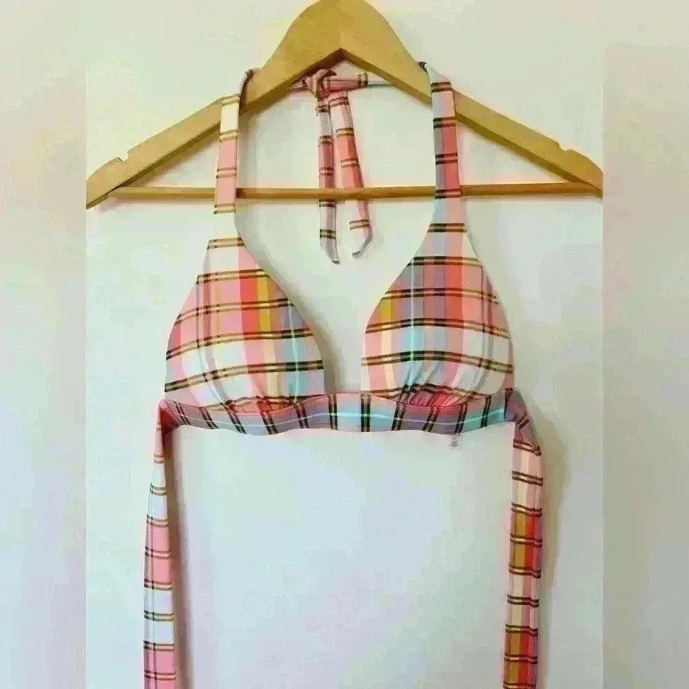Victoria’s Secret bikini top , padded , sz small . Like new condition.